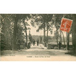 carte postale ancienne 77 VAIRES. Entrée du Pont du canal 1912 cyclistes