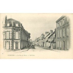 carte postale ancienne 77 NEMOURS. Rue de Paris Chigurgien Dentiste à l'étage vers 1900