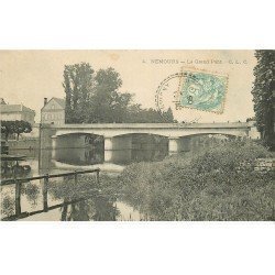 carte postale ancienne 77 NEMOURS. Le Grand Pont 1906