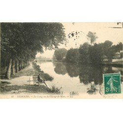 carte postale ancienne 77 NEMOURS. Lavandière sur Champ de Mars 1911