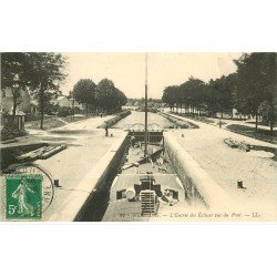 carte postale ancienne 77 NEMOURS. Péniche à l'Entrée des Ecluses 1913