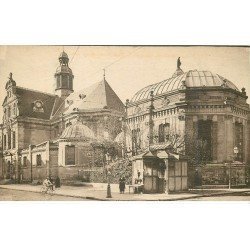 carte postale ancienne 77 FONTAINEBLEAU. L'Eglise et Kiosque