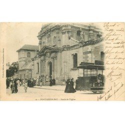 carte postale ancienne 77 FONTAINEBLEAU. Sortie de l'Eglise 1903 avec Train Tramway