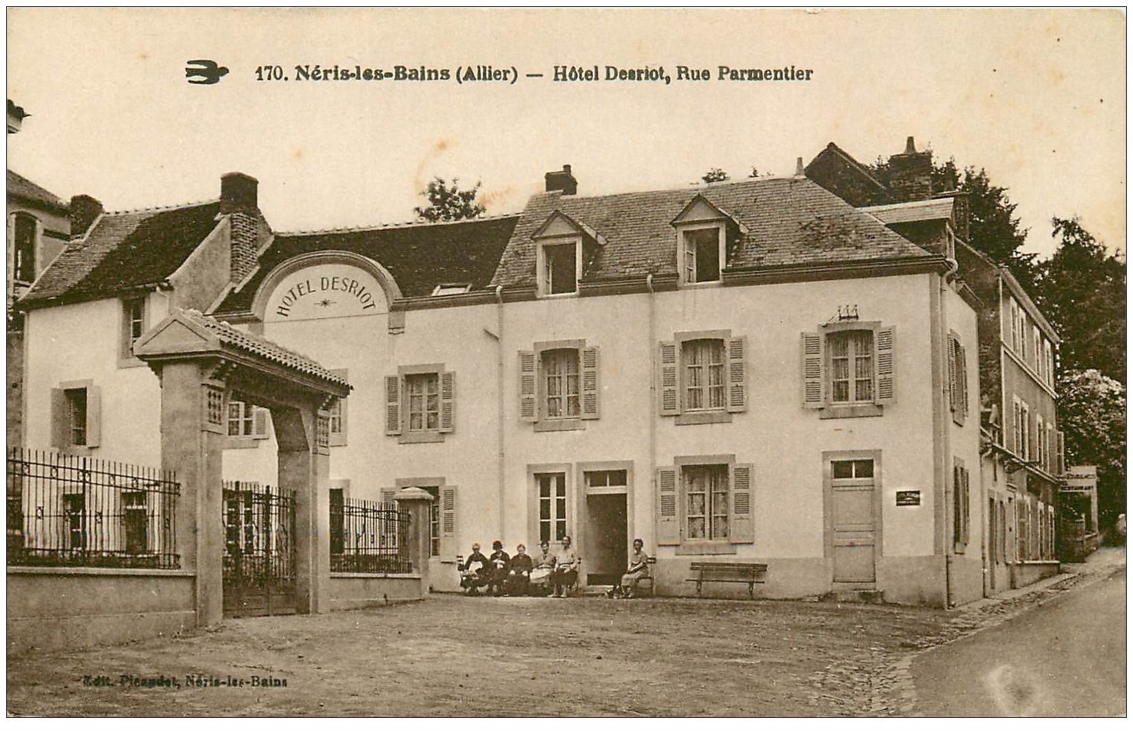 carte postale ancienne 03 NERIS-LES-BAINS. Hôtel Desriot Rue Parmentier