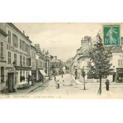 carte postale ancienne 77 MONTEREAU. Rue de la Poterie Hôtel de la Croix Verte