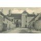 carte postale ancienne 77 MORET-SUR-LOING. Cour de la Levrette