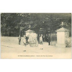 carte postale ancienne 03 NERIS-LES-BAINS. Parc chaise à Porteurs à l'Entrée 1923