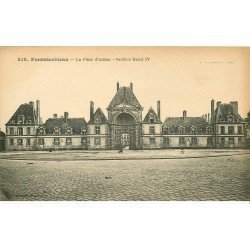 carte postale ancienne 77 FONTAINEBLEAU. Pavillon Henri IV Place Armes