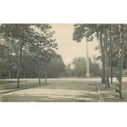 carte postale ancienne 77 FONTAINEBLEAU. L'Obélisque 1908