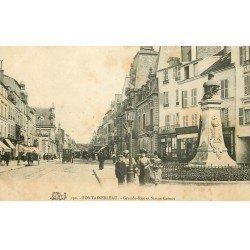 carte postale ancienne 77 FONTAINEBLEAU. Grande Rue Statue Carnot