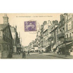 carte postale ancienne 77 FONTAINEBLEAU. Grande Rue et le Marché 1929
