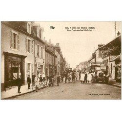 carte postale ancienne 03 NERIS-LES-BAINS. Rue Goëtchy. Chauffeur Autocar ancien et Café de la Poste 1930