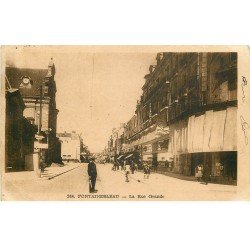 carte postale ancienne 77 FONTAINEBLEAU. Grande Rue Agent de la circulation 1947 Prisunic