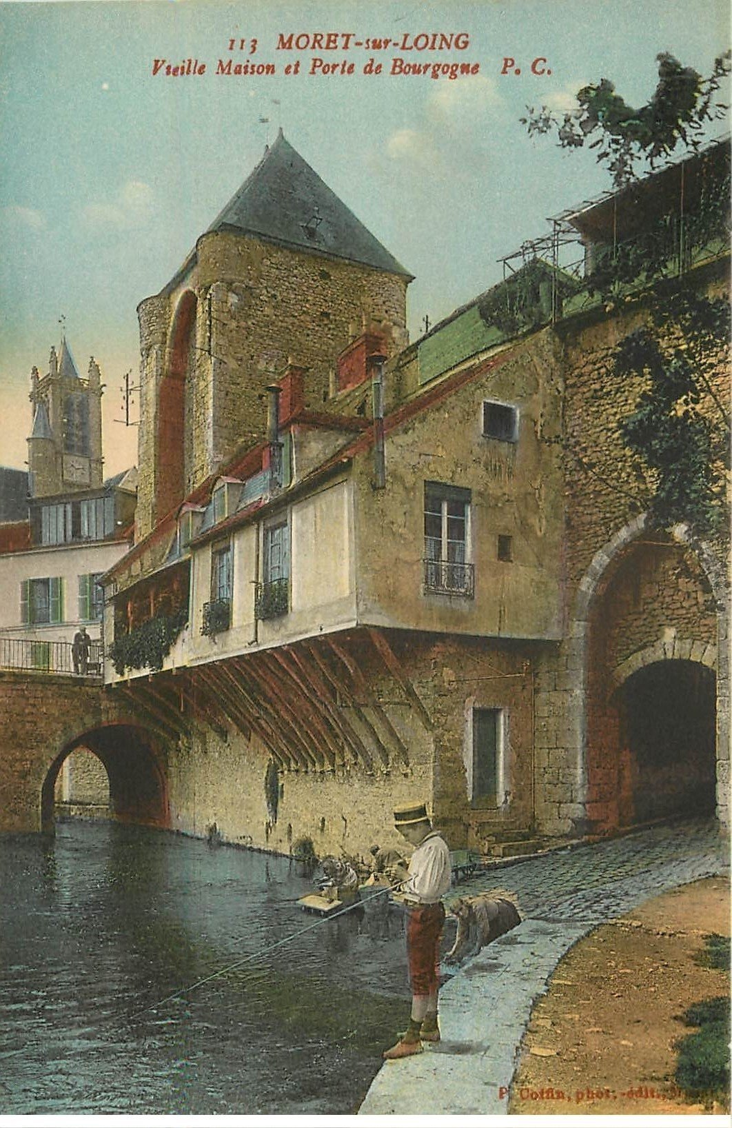 carte postale ancienne K. 77 MORET-SUR-LOING. Jeune Pêcheur Porte de Bourgogne et Lavandières