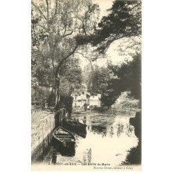 carte postale ancienne K. 77 CRECY-EN-BRIE. Jeune homme en barque sur le Morin