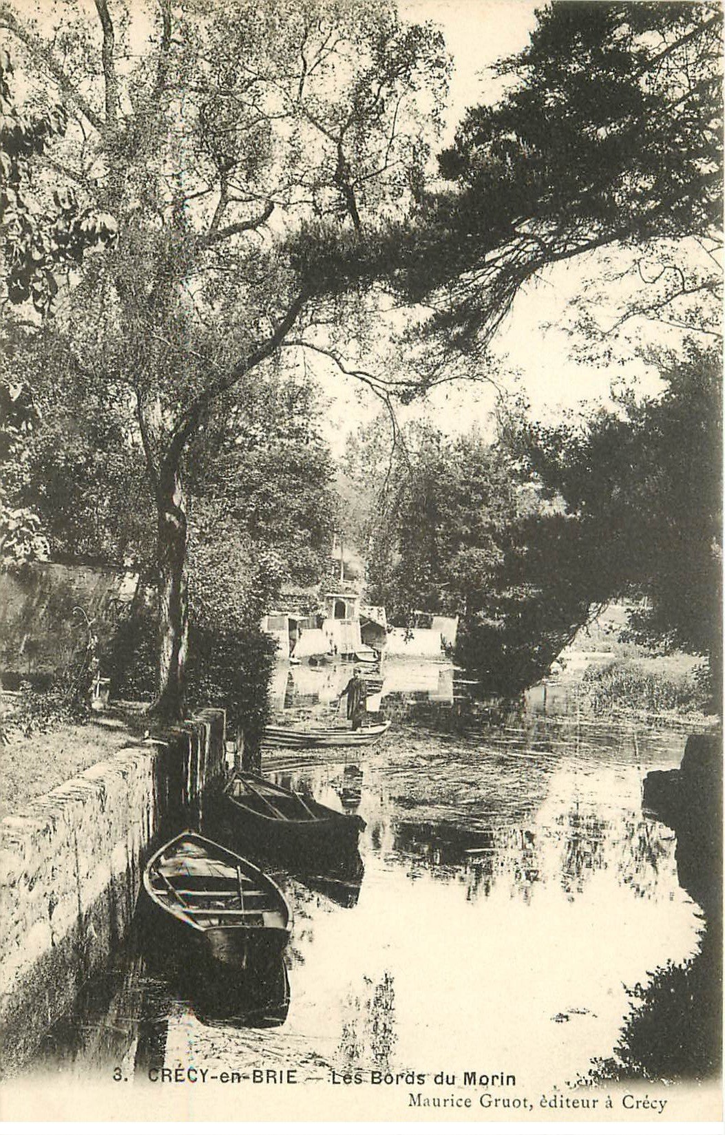 carte postale ancienne K. 77 CRECY-EN-BRIE. Jeune homme en barque sur le Morin