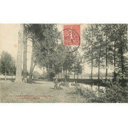 carte postale ancienne K. 77 COULOMMIERS. Animation Bord du Morin 1906