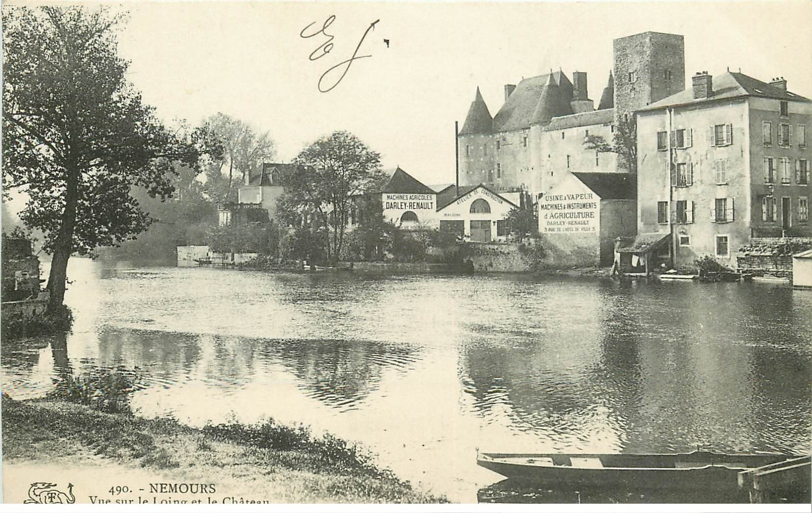 carte postale ancienne K. 77 NEMOURS. Machines Agricoles Renault et Usine à vapeur Darley Rue Hôtel de Ville 1911