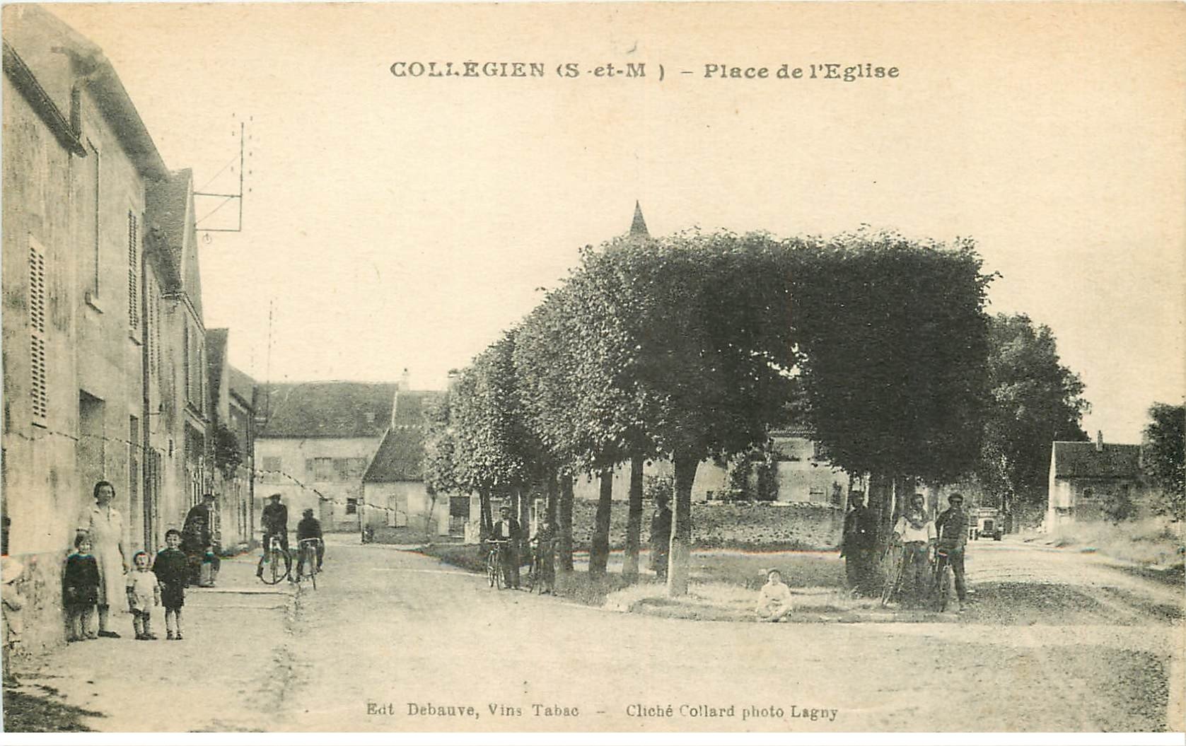 carte postale ancienne K. 77 COLLEGIEN. Place de l'Eglise