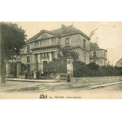 carte postale ancienne K. 77 PROVINS. Palais de Justice animation 1920