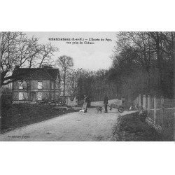 carte postale ancienne K. 77 CHALMAISON. Entrée du Pays Ouvriers et Chiens