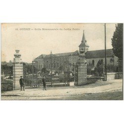 carte postale ancienne 23 GUERET. Grille Monumentale Jardin Public 1917