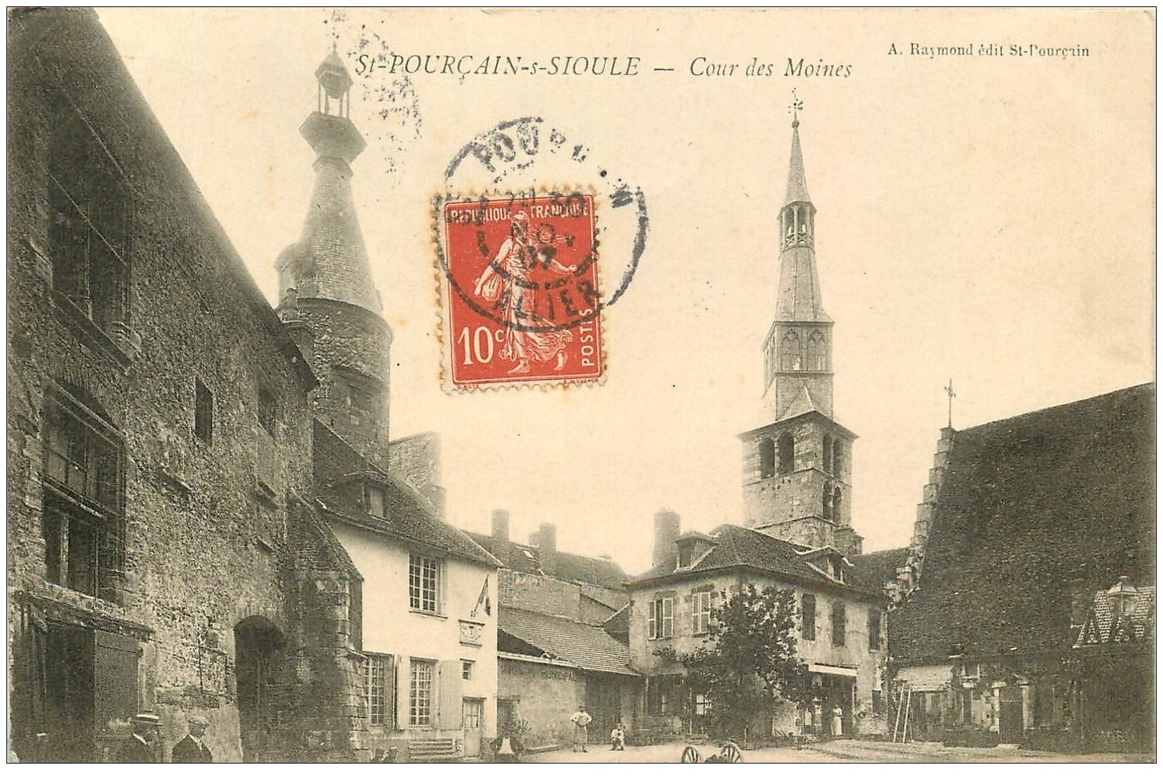 carte postale ancienne 03 SAINT-POURCAIN-SUR-SIOULE. Cour des Moines 1907 animation