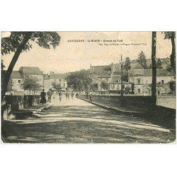 carte postale ancienne 24 LE BUGUE. Avenue du Pont 1907. En état moyen...