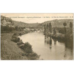 carte postale ancienne 24 LES EYZIES. Pont du Chemin de Fer 1937