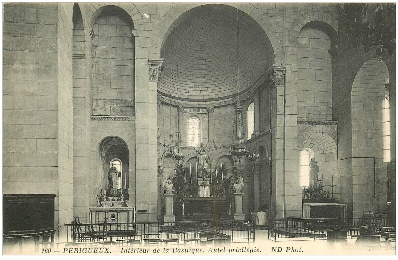 carte postale ancienne 24 PERIGUEUX. Basilique. Autel privilégié