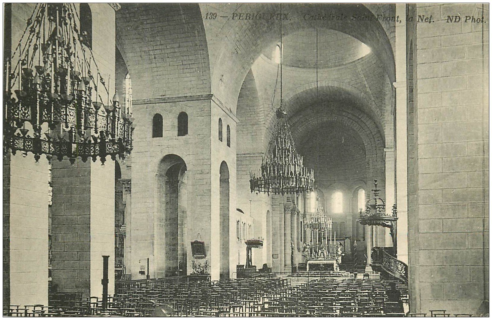 carte postale ancienne 24 PERIGUEUX. Cathédrale Saint-Front. La Nef