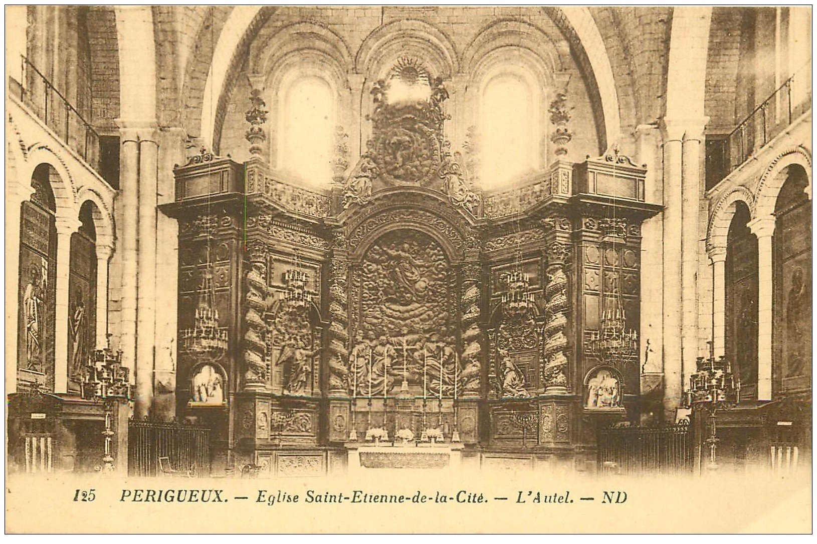 CPA PÉRIGUEUX-Église St-Etienne de la Cité-Grand autel 233014 