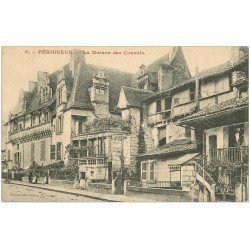 24 PERIGUEUX. La Maison des Consuls 1909 avec petite animation