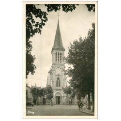 carte postale ancienne 03 VARENNES-sur-ALLIER. Eglise Sainte-Croix. Timbre manquant...bords dentelés.
