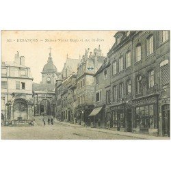 carte postale ancienne 25 BESANCON. Maison Victor-Hugo rue Saint-Jean. Pharmacie et Librairie