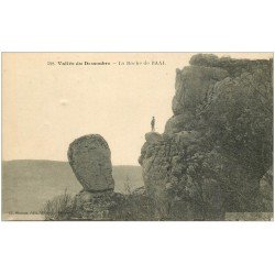 carte postale ancienne 25 DESSOUBRE. Valléée et Roche de Baal avec personnage