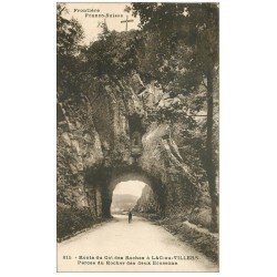 carte postale ancienne 25 LAC-OU-VILLERS. Percée du rocher des deux Ecussons Route du Col des Roches 1931