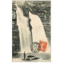 carte postale ancienne 25 LE SAUT DU DOUBS 1910. Cascade et personnage