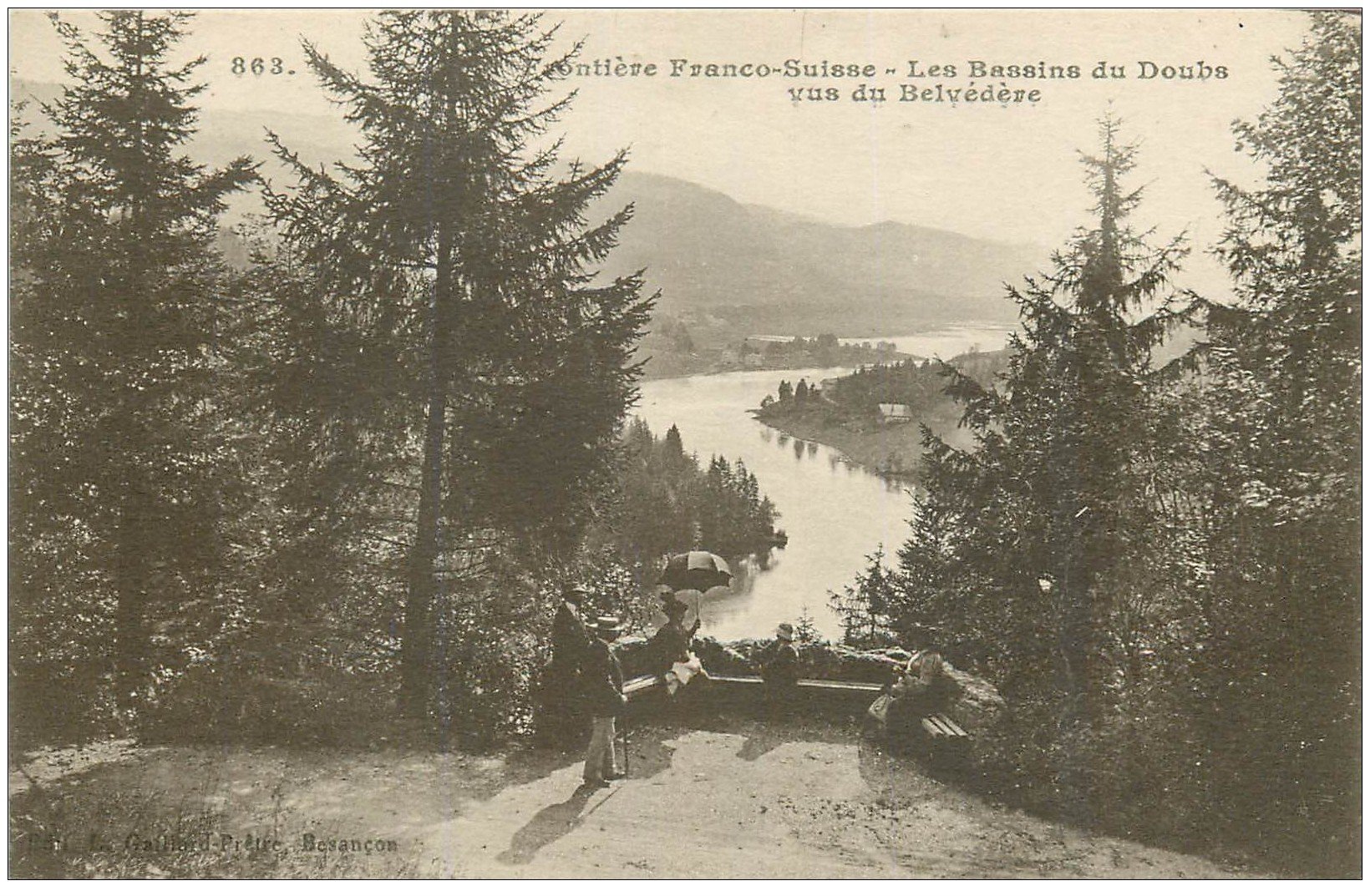 carte postale ancienne 25 LES BASSINS DU DOUBS vus du Belvédère. Personnages assis