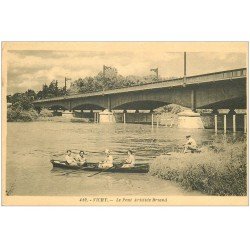 carte postale ancienne 03 VICHY. Ballade en barque Pont Aristide Briand