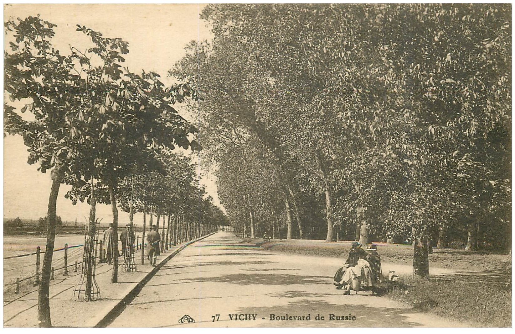 carte postale ancienne 03 VICHY. Boulevard de Russie 1928