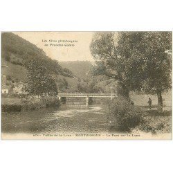 carte postale ancienne 25 MONTGESOYE. Le Pont sur la Loue 1920 avec pêcheur