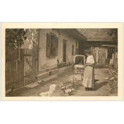 carte postale ancienne 25 MORTEAU. Chocolat Klauset Le Locle. Femme landau et Poules