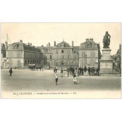 carte postale ancienne 28 CHARTRES. Gendarmerie et Statue de Marceau. Affiches Dunlop