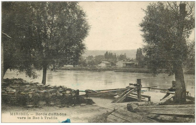 carte postale ancienne 01 MIRIBEL. Le Bac à Traille bords du Rhône 1922