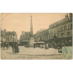 carte postale ancienne 28 CHARTRES. Marché Place Marceau . Pli coin gauche