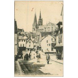 carte postale ancienne 28 CHARTRES. Rue du Bourg et Cathédrale 1913