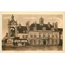 carte postale ancienne 28 CHATEAUDUN. Fontaine et Hôtel de Ville MG 71