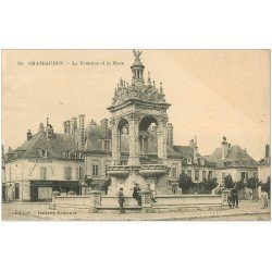 carte postale ancienne 28 CHATEAUDUN. Fontaine et Place