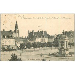 carte postale ancienne 28 CHATEAUDUN. Place du 18 Octobre. Clocher et Fontaine 1913